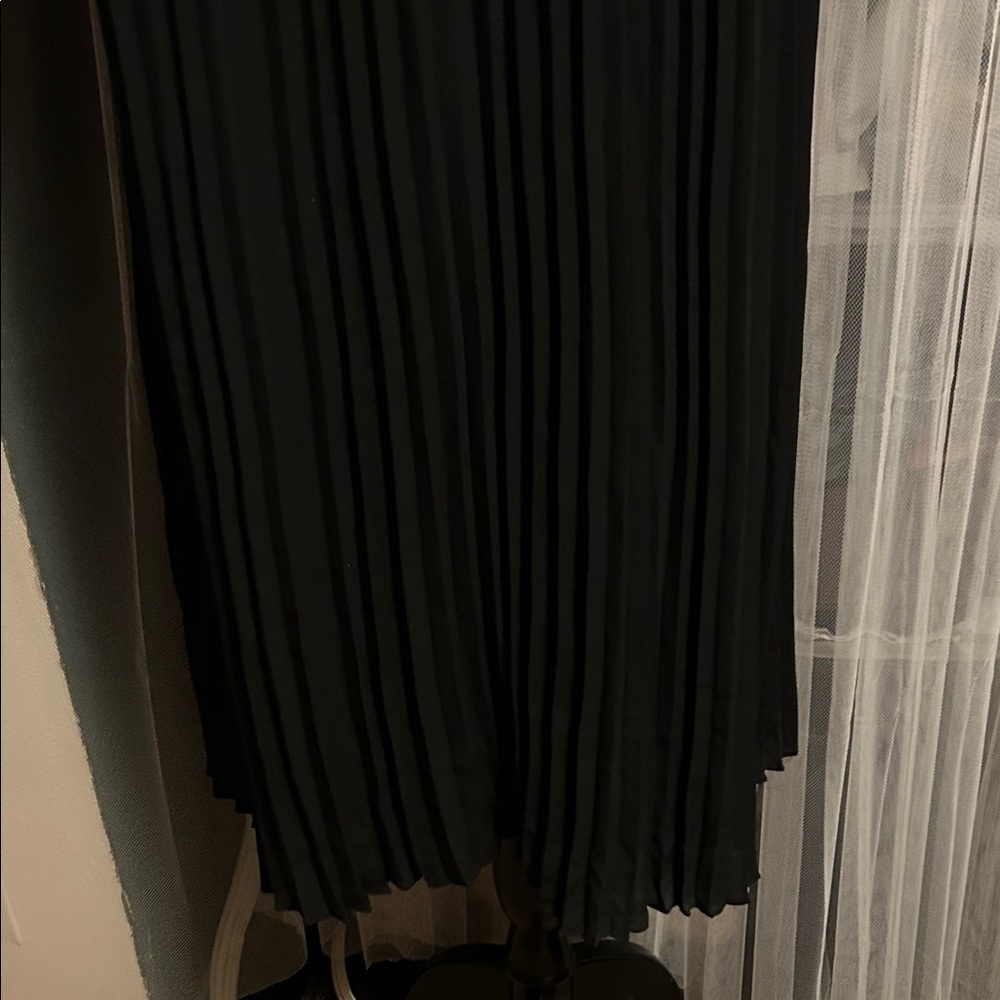 Chic Black Pleated Dress - Picture 9 of 11